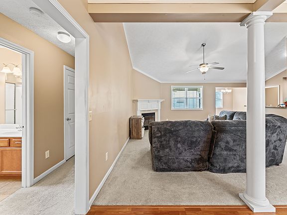 4th image of 233 E Winterberry Trl