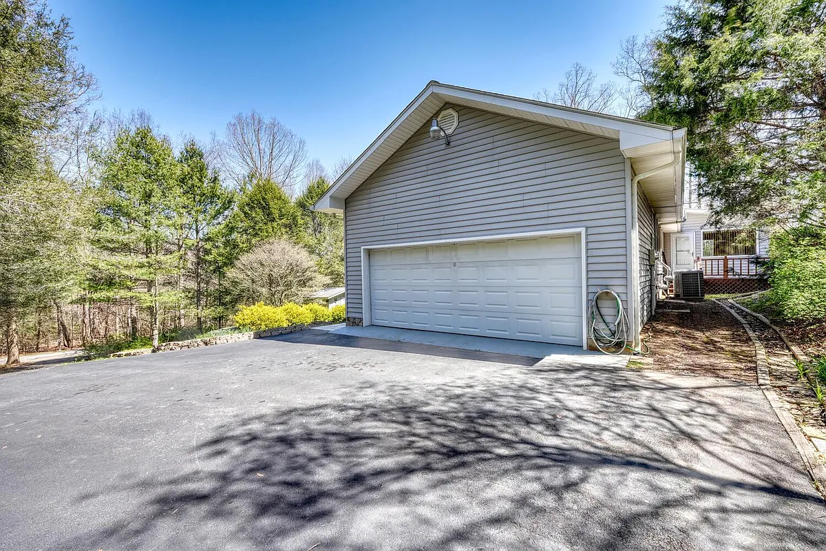 Building Photo - 139 Tanglewood Cir