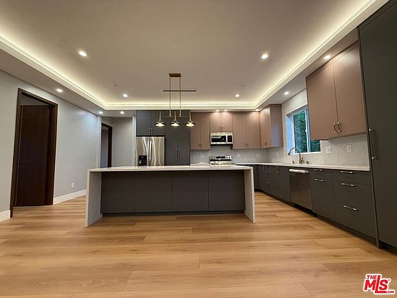 3rd image of 6532 Varna Ave