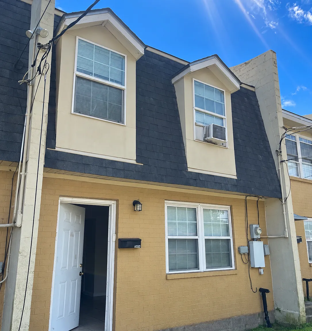 2 bed, 1120 sqft, $1,300 — Photo 1