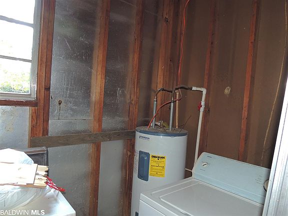 5th image of 205 Earl St