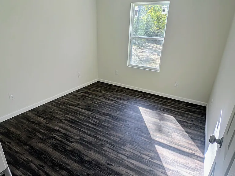 110 Broadway St — Photo 10