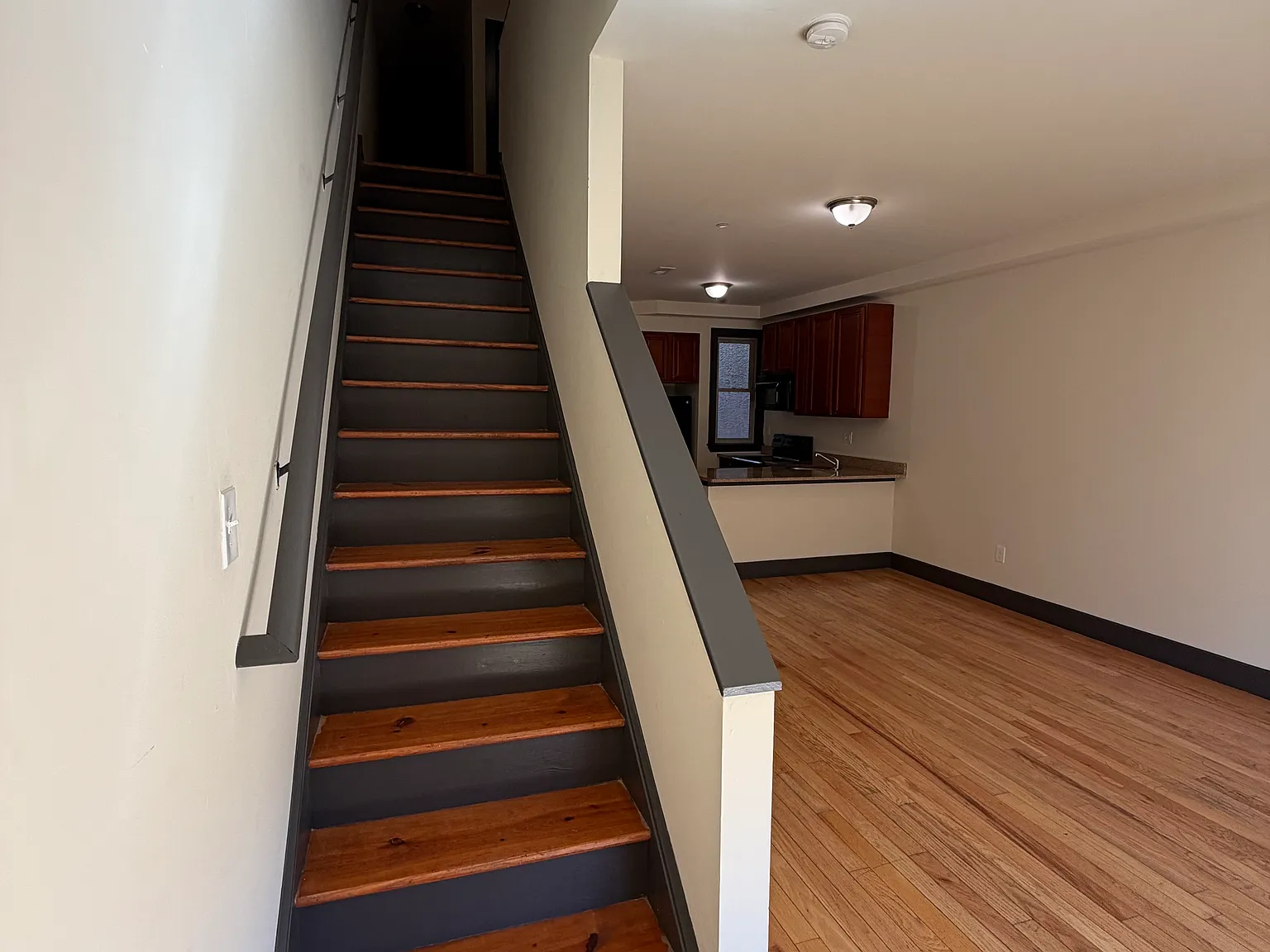 4 bed, 1350 sqft, $2,200 — Photo 4