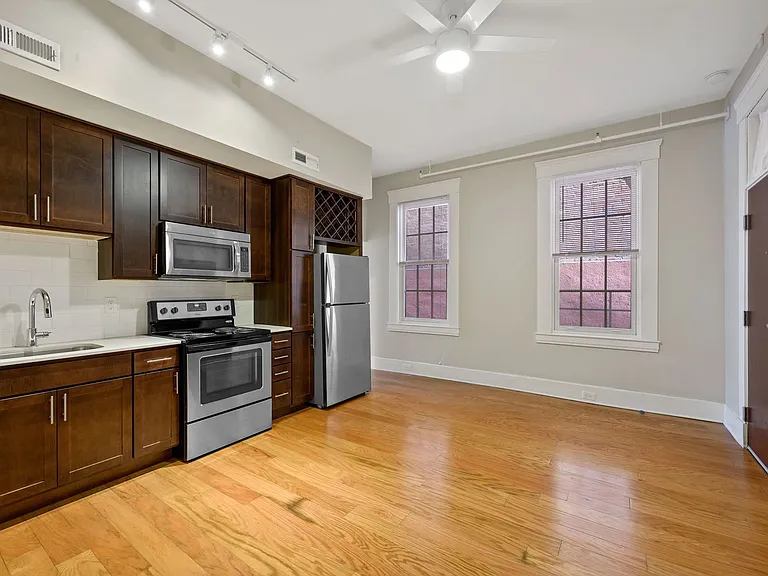 516 E 13th St #4 — Photo 3