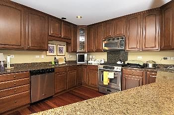 5th image of 864 N Illinois Ave