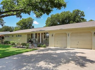 4713 Holiday Ln E, North Richland Hills, TX 76180