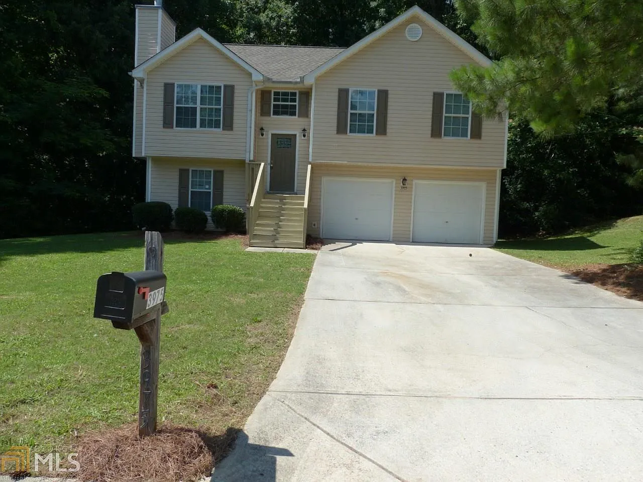 3975 Melanie Woods Dr photo 1