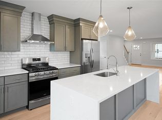 133 Graystone St, Warwick, RI 02886
