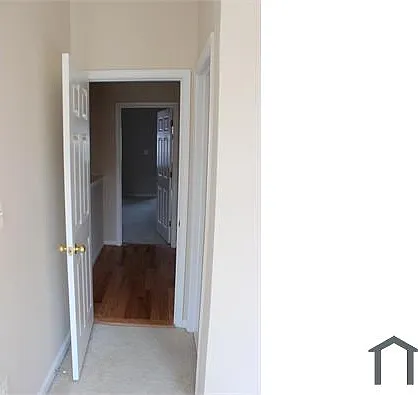 906 E Lombard St — Photo 15