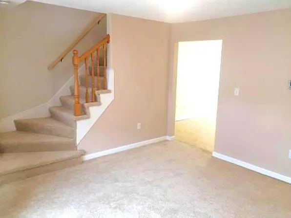 (undisclosed Address), Lowell, MA 01852