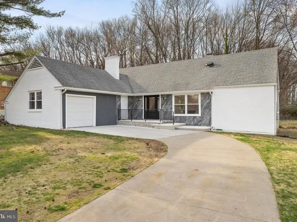 301 Hialeah Dr, Cherry Hill, NJ 08002