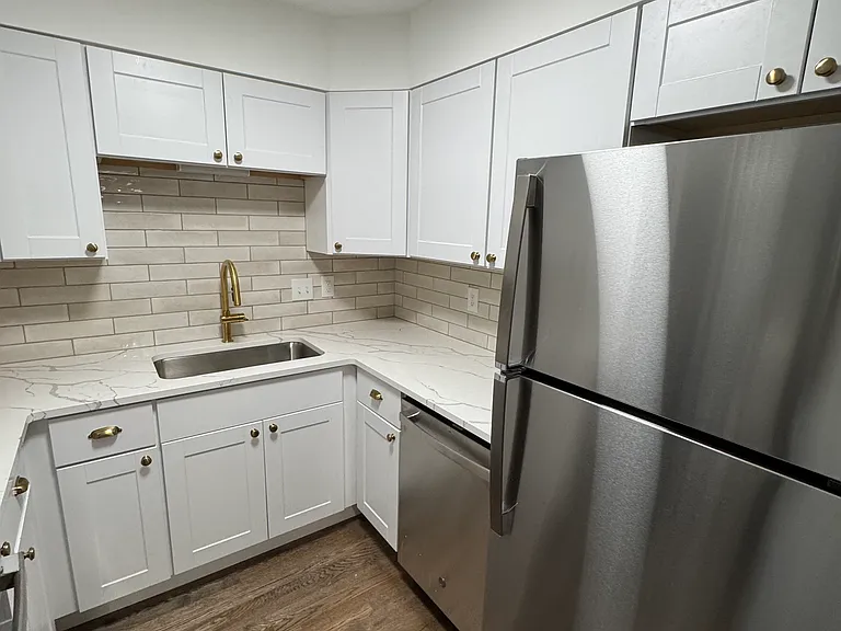 605 S Kirkwood Rd #D — Photo 4