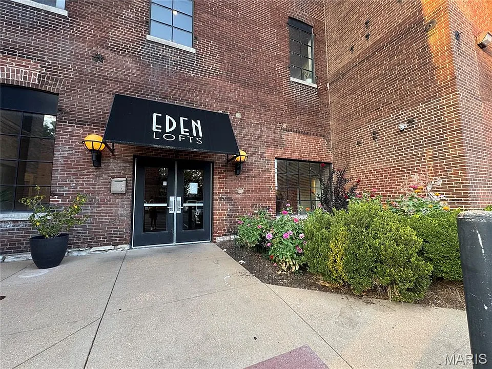 1720 Chouteau Ave #105