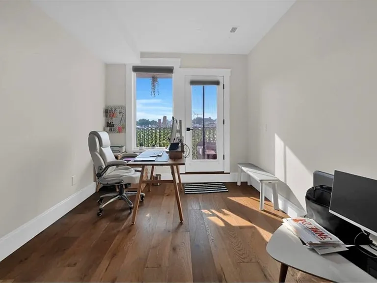270 Paris St #7 — Photo 6