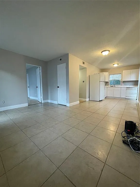 2 bed, 1.0 bath, 900 sqft, $1,700 — Photo 3