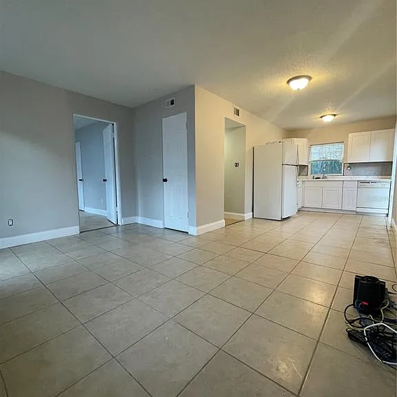 727 1/2 Edgewater Dr — Photo 3