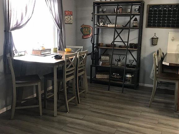 Dining Room / Bar