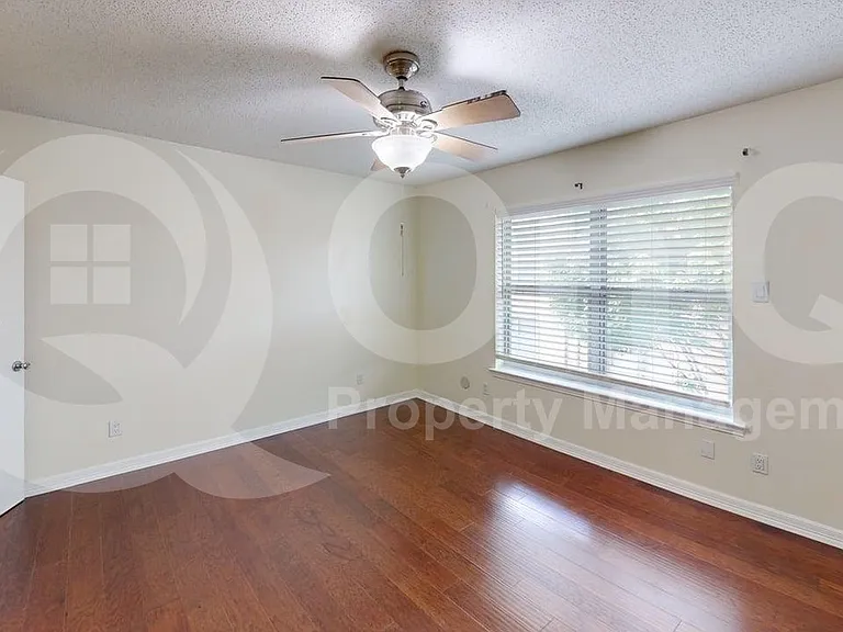 5835 Sandhurst Ln #D — Photo 9