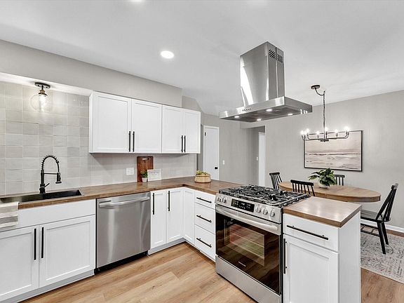 3rd image of 5417 Newcastle Dr SE