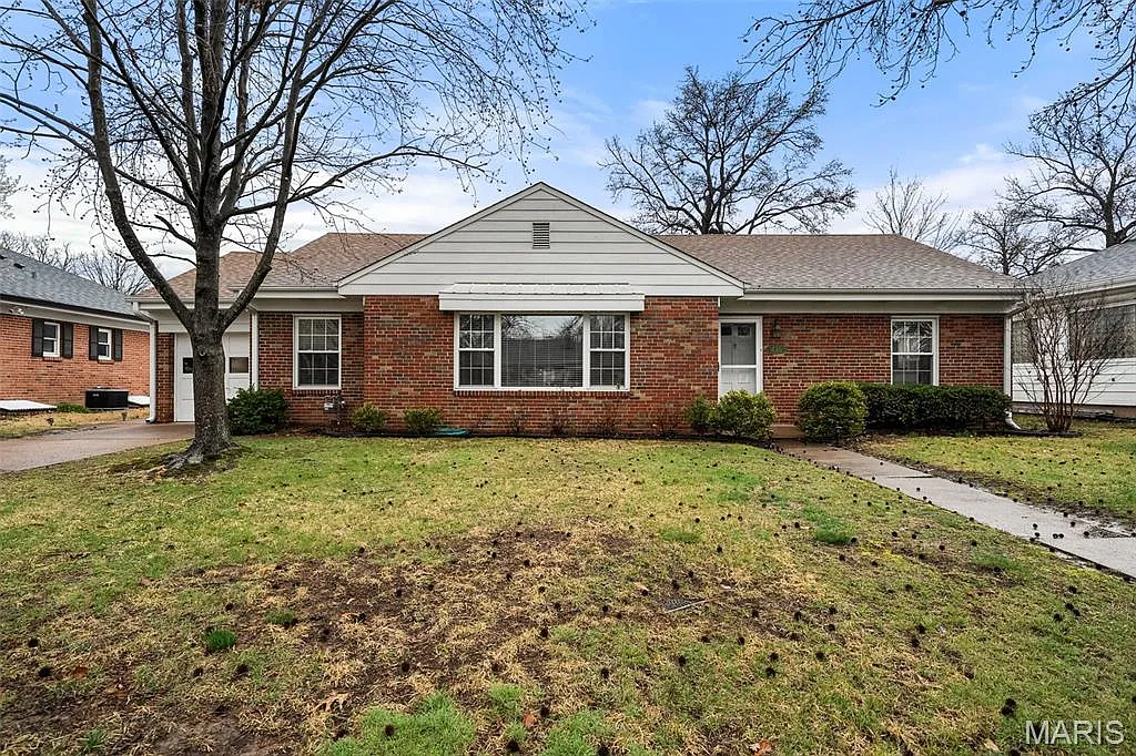 435 Hampshire Ct photo 1