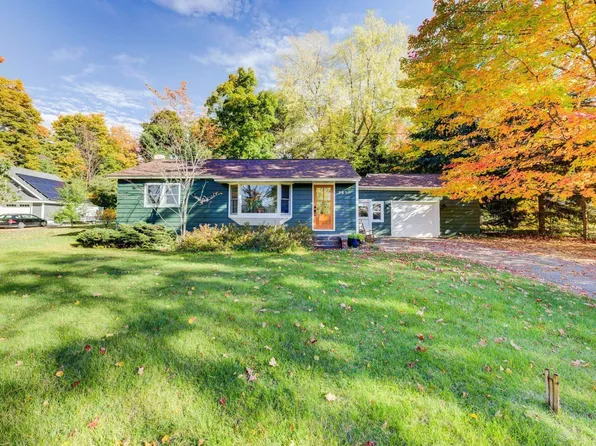 783 S Stony Point Rd, Suttons Bay, MI 49682