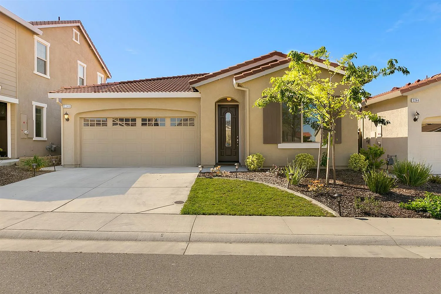 2246 Ranch View Dr photo 1