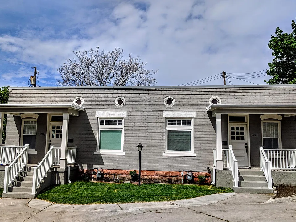 277 1/2 E St