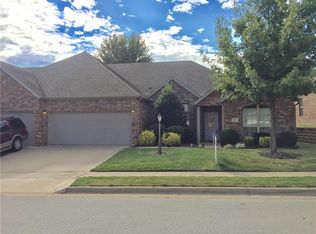 4249 N Meadow View Dr, Fayetteville, AR 72703