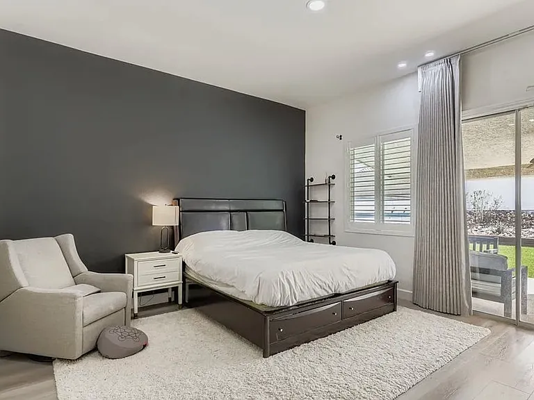 2743 Woodbine Ave — Photo 6