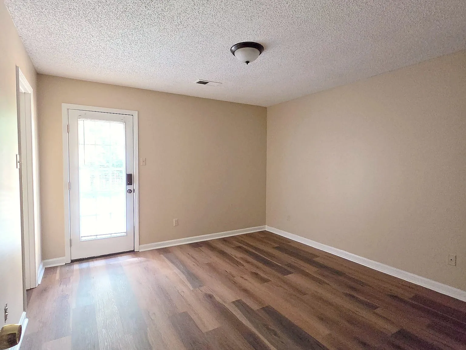 2 bed, 1160 sqft, $1,300 — Photo 3