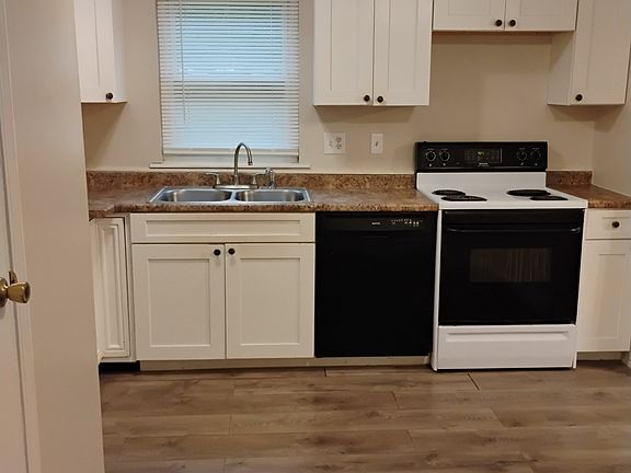 2nd image of 3865 Crestview Ave SE