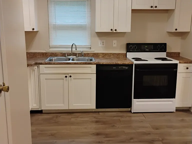3865 Crestview Ave SE — Photo 2
