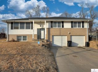 6208 Whitmore St, Omaha, NE 68152