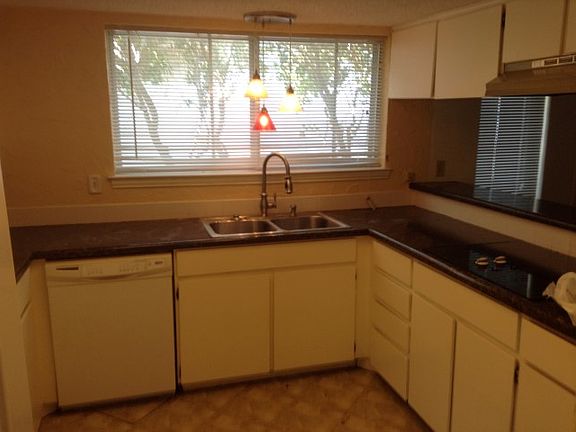 3rd image of 2009 Vail Dr