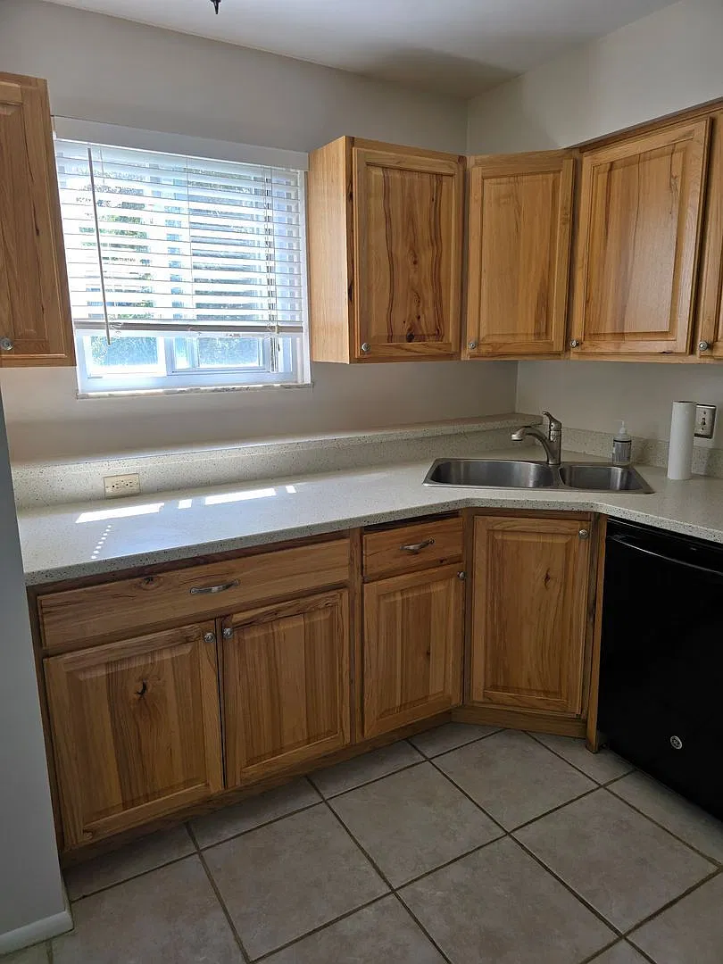 2 bed, 1.0 bath, 860 sqft, $1,300 — Photo 4