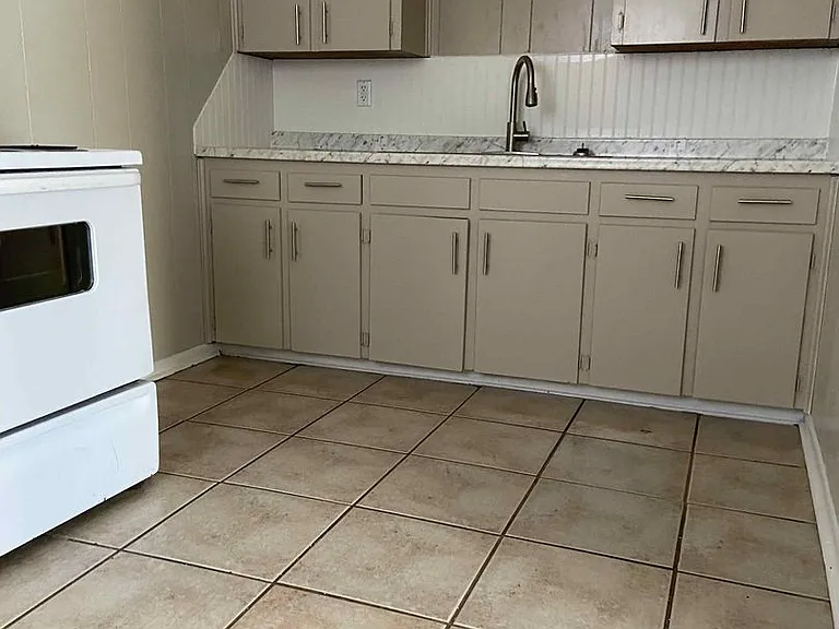 1222 Georgetown Rd — Photo 3