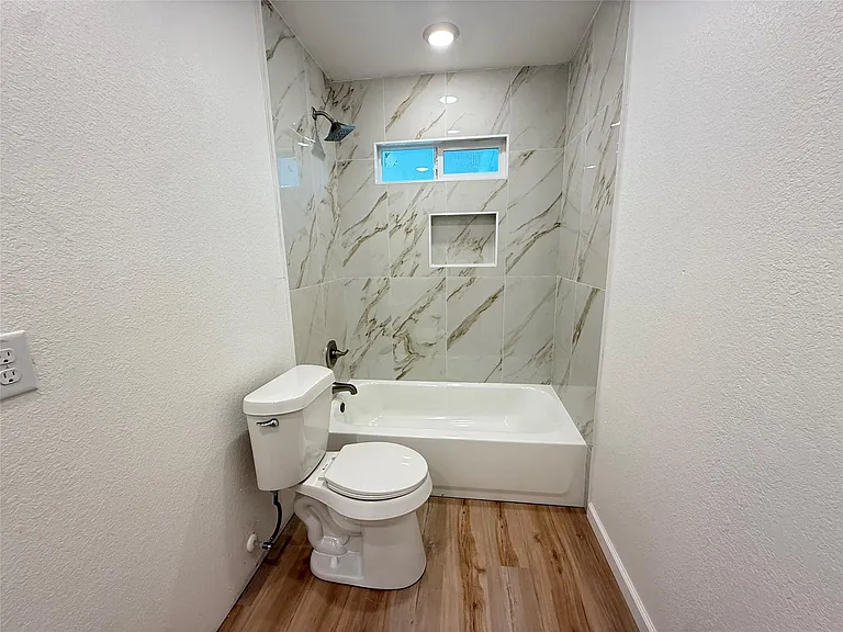 800 Old Thorndale Rd — Photo 19