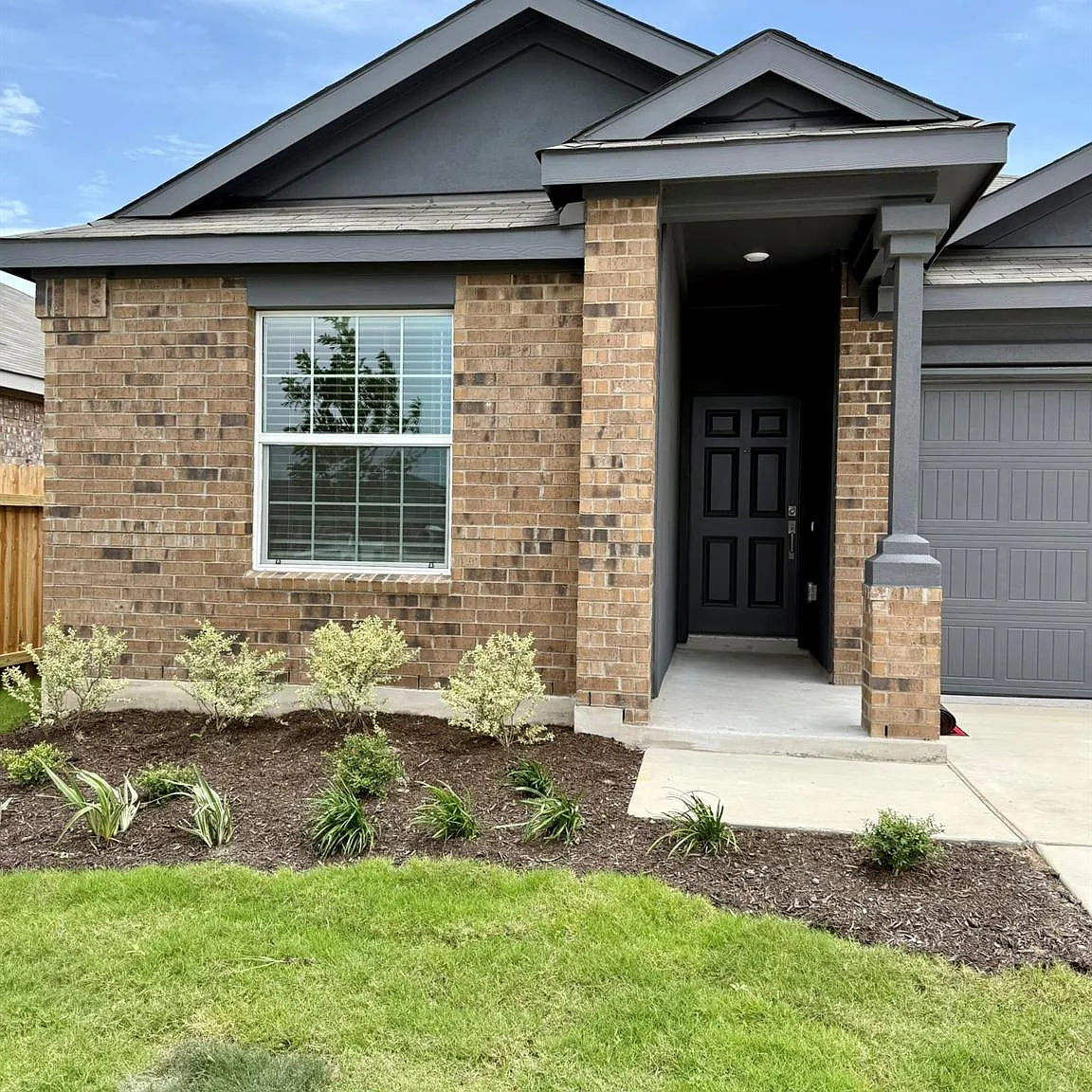 4 bed, 3.0 bath, 2022 sqft, $2,349 — Photo 2