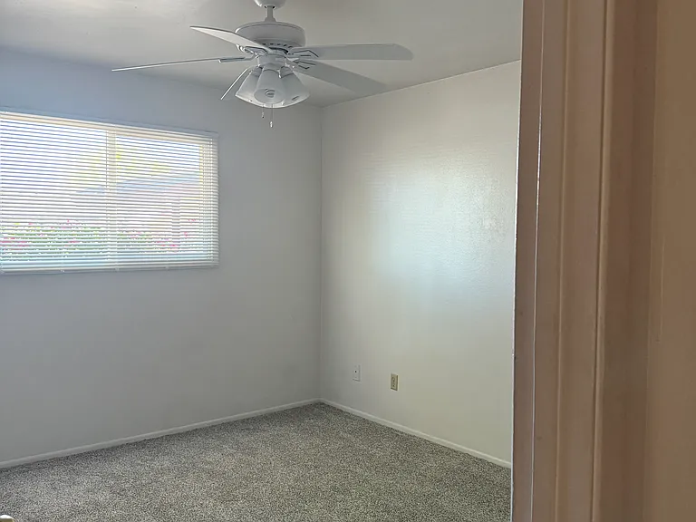 1020 E Balboa Cir — Photo 20
