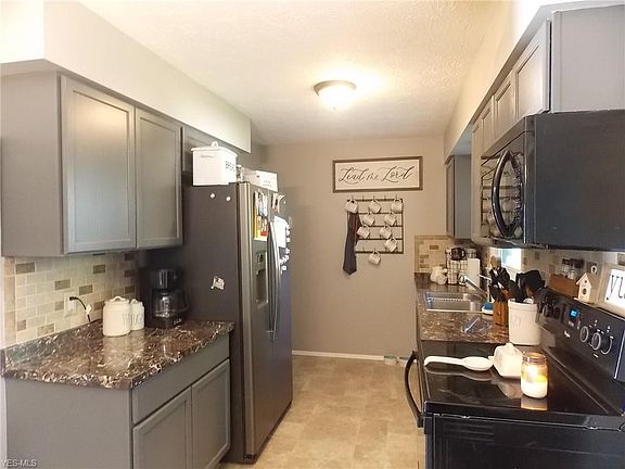 4th image of 2931 Fair Oaks Dr
