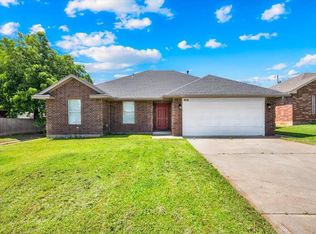616 NW 22nd St, Moore, OK 73160