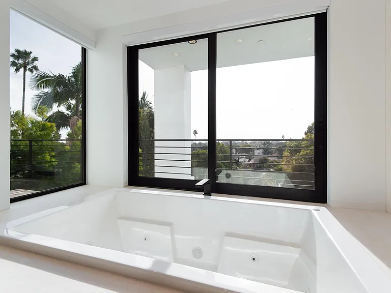 902 Berkeley St — Photo 21