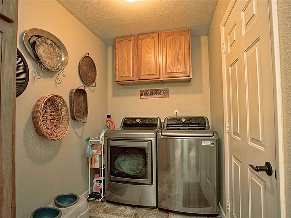 5th image of 467 Mountain Vista Dr