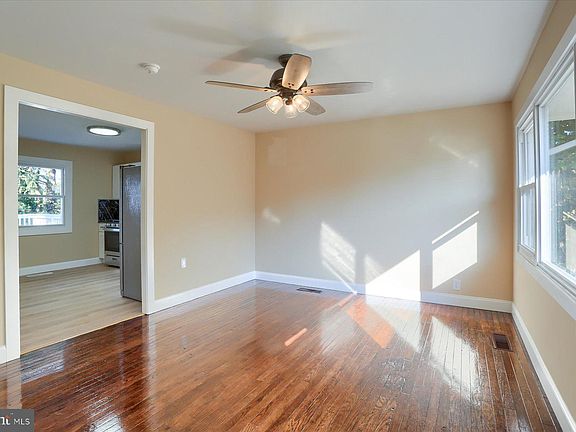 4th image of 914 Lakewood Dr