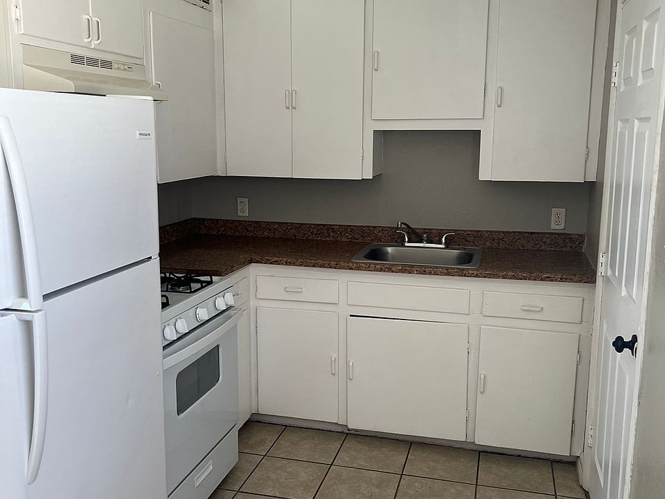 1st image of 8330 Comet St