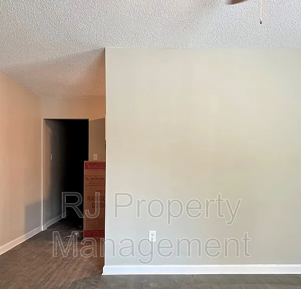1437 Castalia St — Photo 3