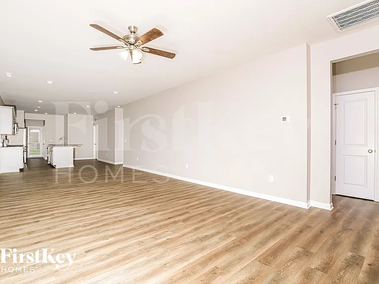 444 Haywood Glen Dr — Photo 2