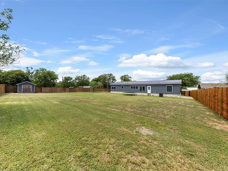 201 Greenfield Rd — Photo 26