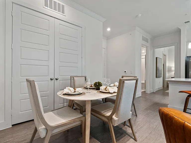 Luxe at Mercer Crossing — Photo 25