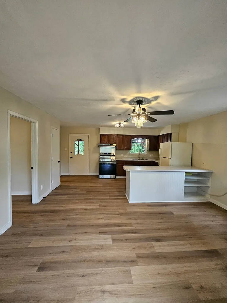 1 bed, 560 sqft, $1,100 — Photo 2